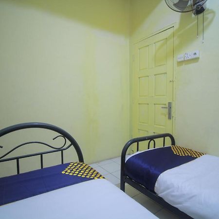 Spot On 2305 Andys Nur Penginapan Dumai Buitenkant foto