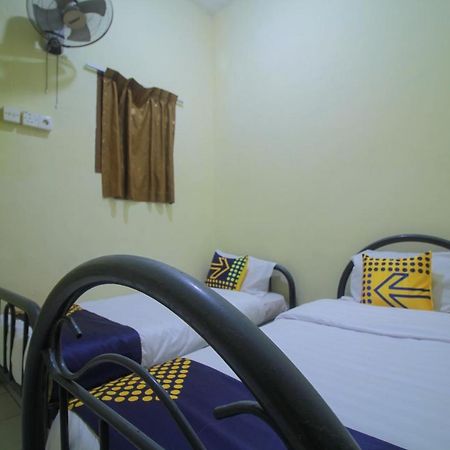 Spot On 2305 Andys Nur Penginapan Dumai Buitenkant foto