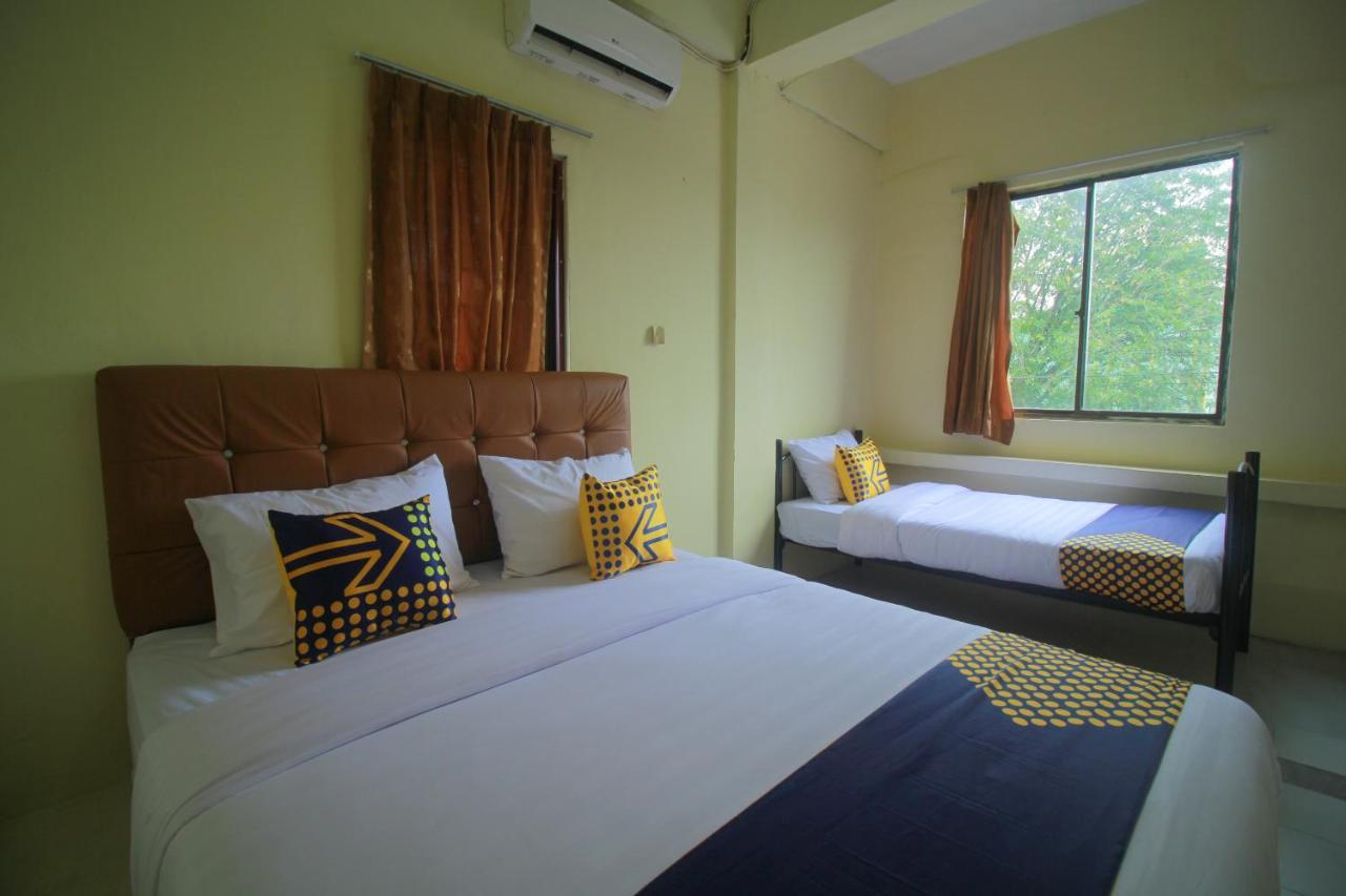 Spot On 2305 Andys Nur Penginapan Dumai Buitenkant foto