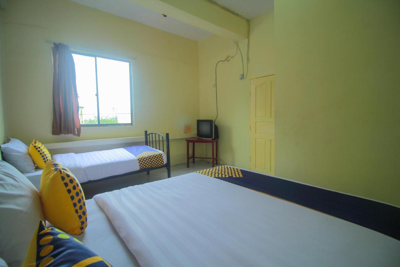 Spot On 2305 Andys Nur Penginapan Dumai Buitenkant foto